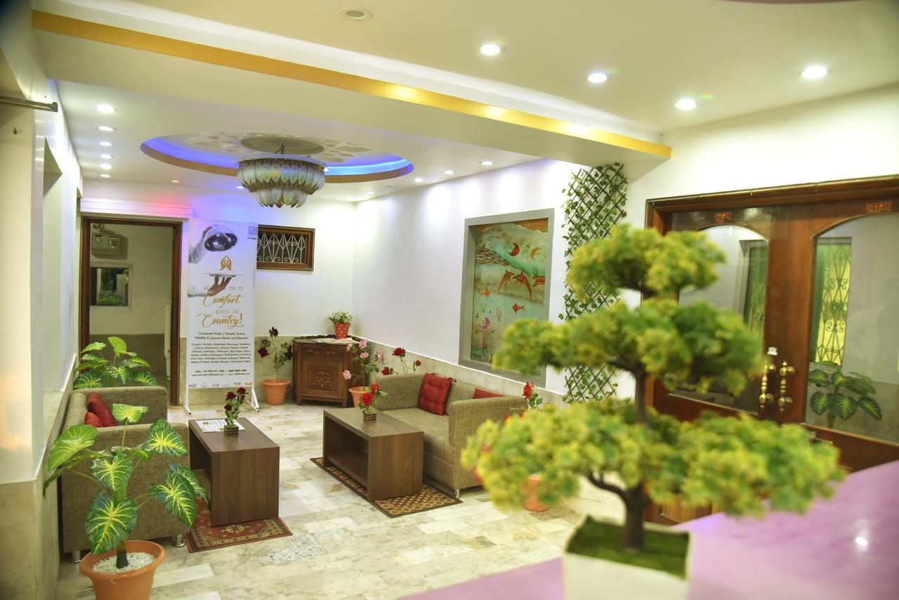Rnb Select Vijay Delux Hotel Sultanpur  Bagian luar foto