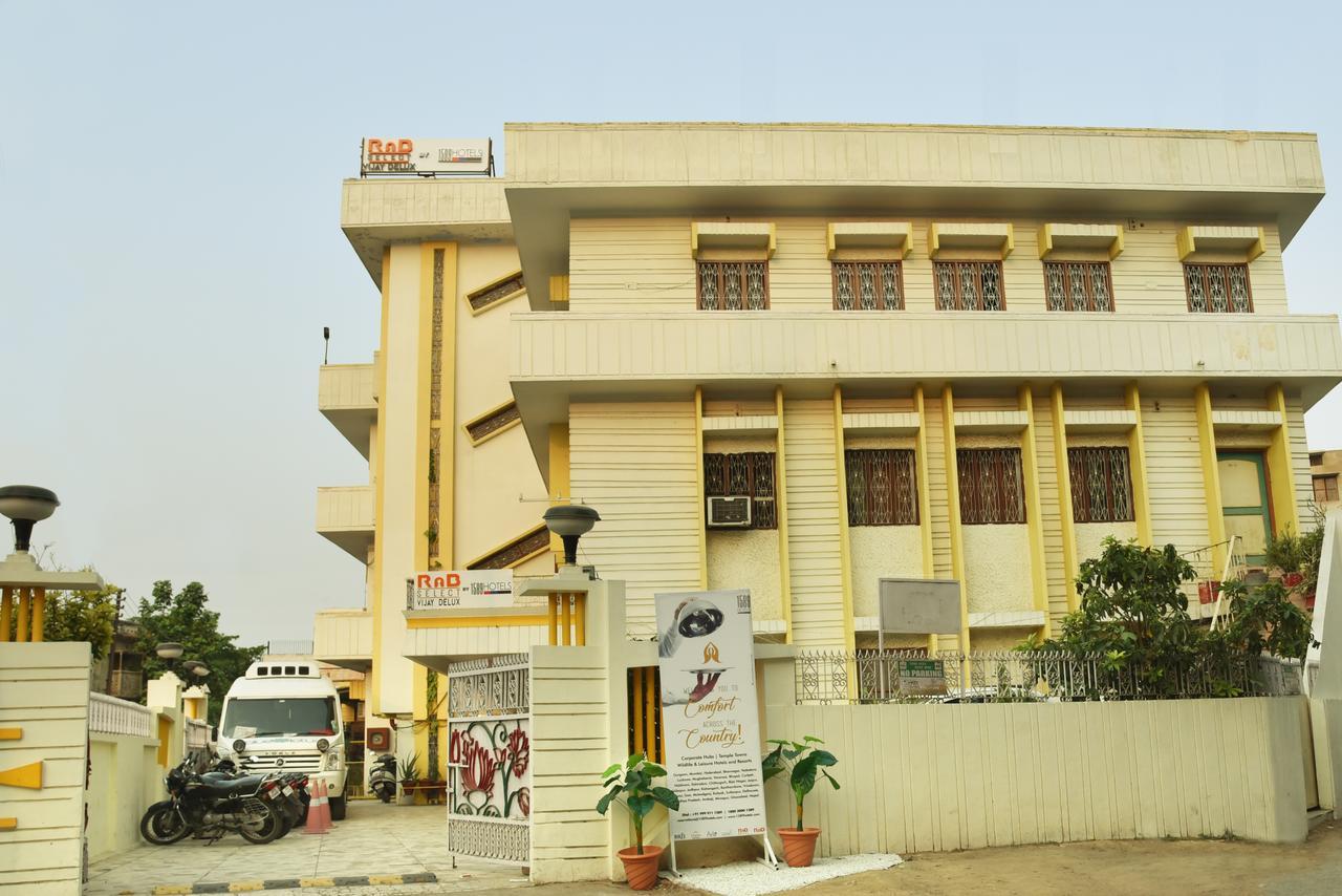 Rnb Select Vijay Delux Hotel Sultanpur  Bagian luar foto