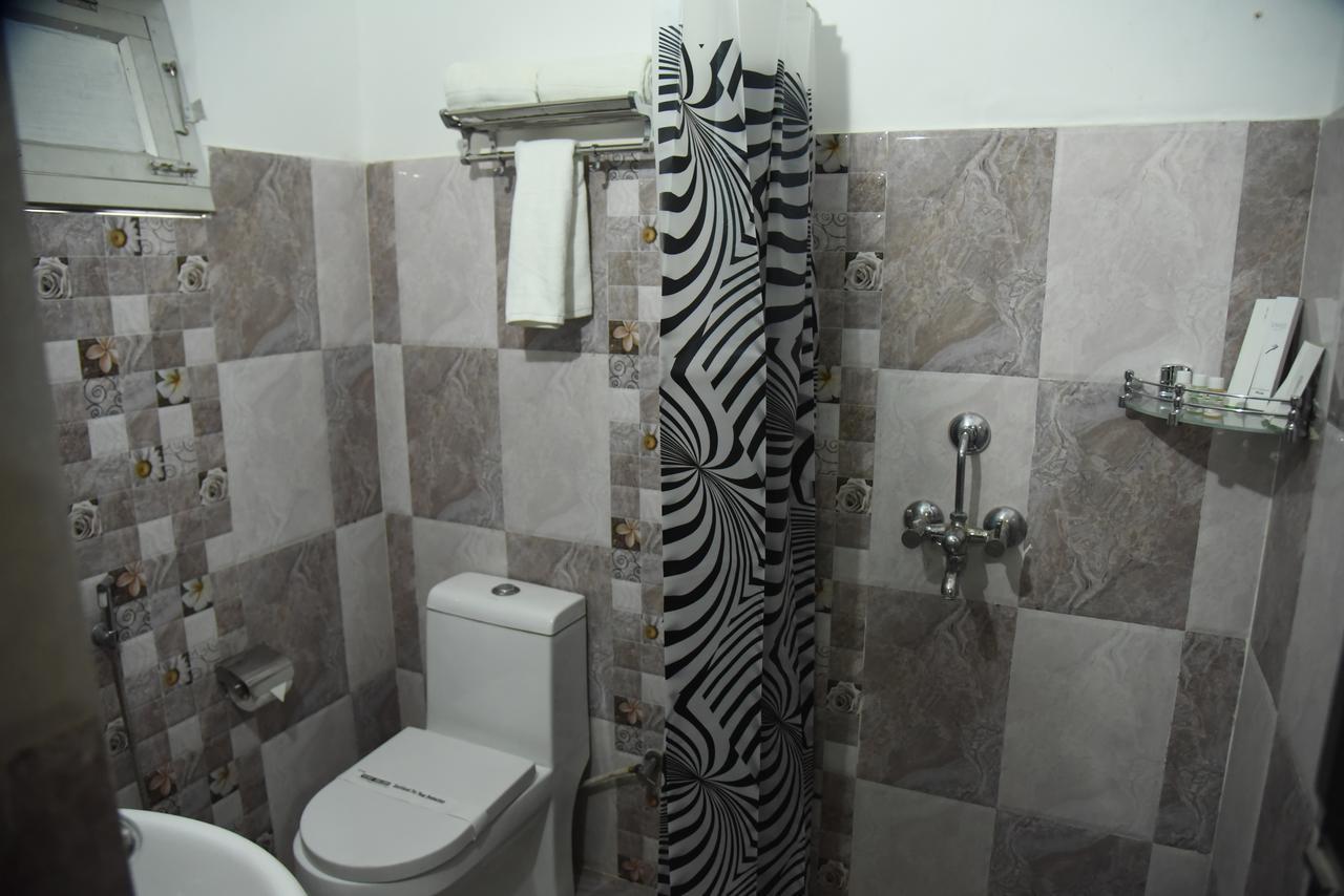 Rnb Select Vijay Delux Hotel Sultanpur  Bagian luar foto